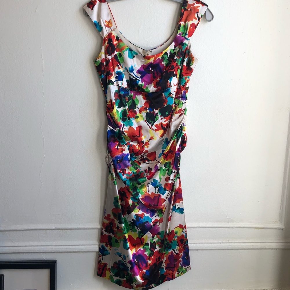 Bright spring floral dress! Size 6. Maggy L. Ruching + very flattering. Lined.